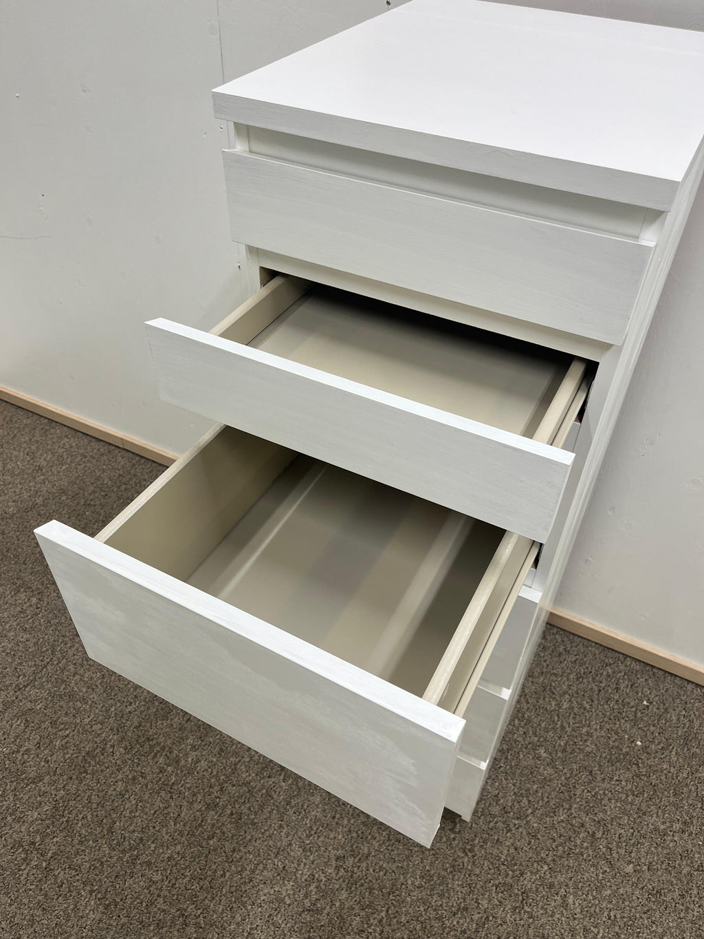 IKEA MALM Lipasto Peilillä