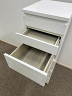 IKEA MALM Lipasto Peilillä