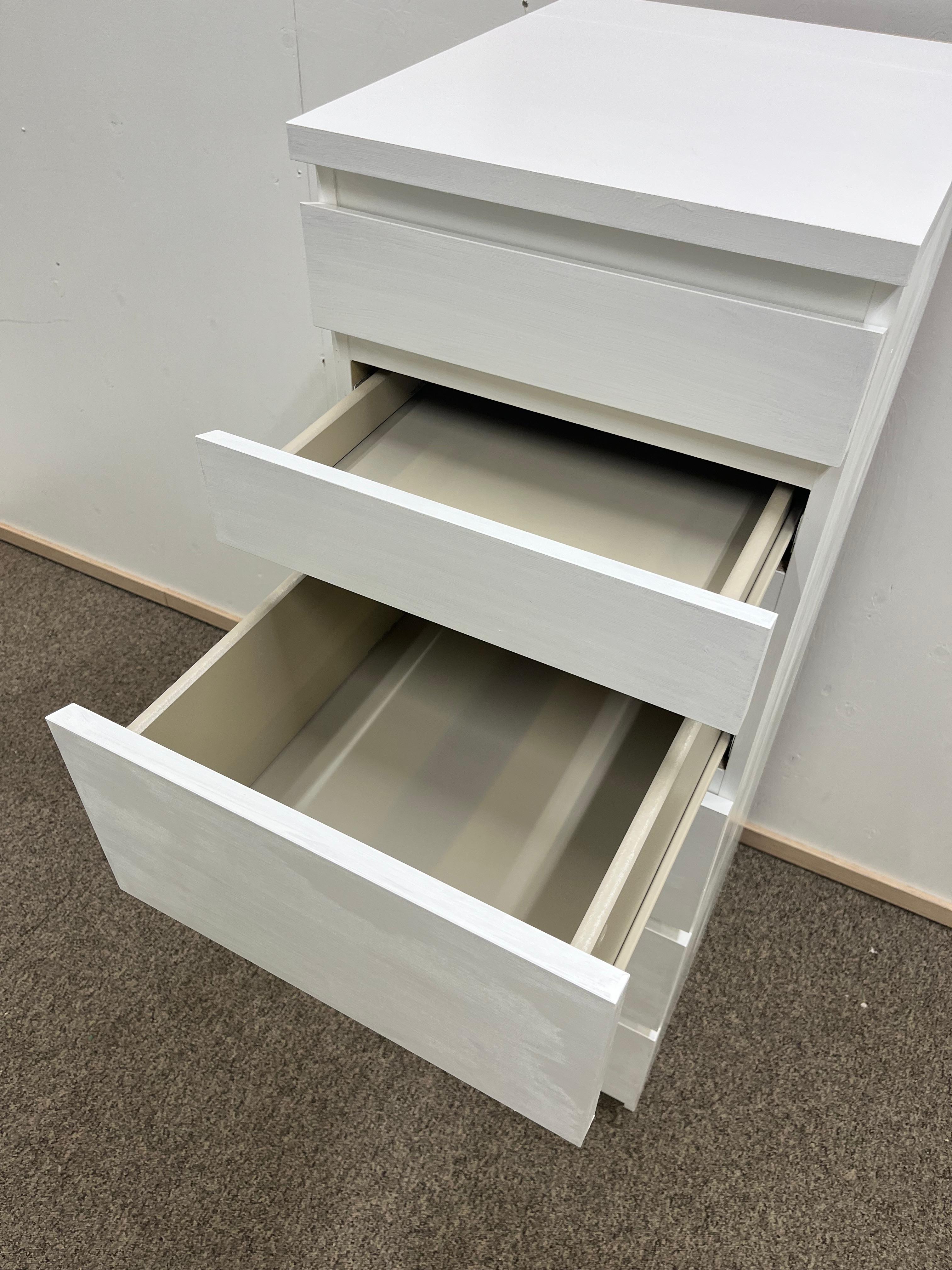 IKEA MALM Lipasto Peilillä